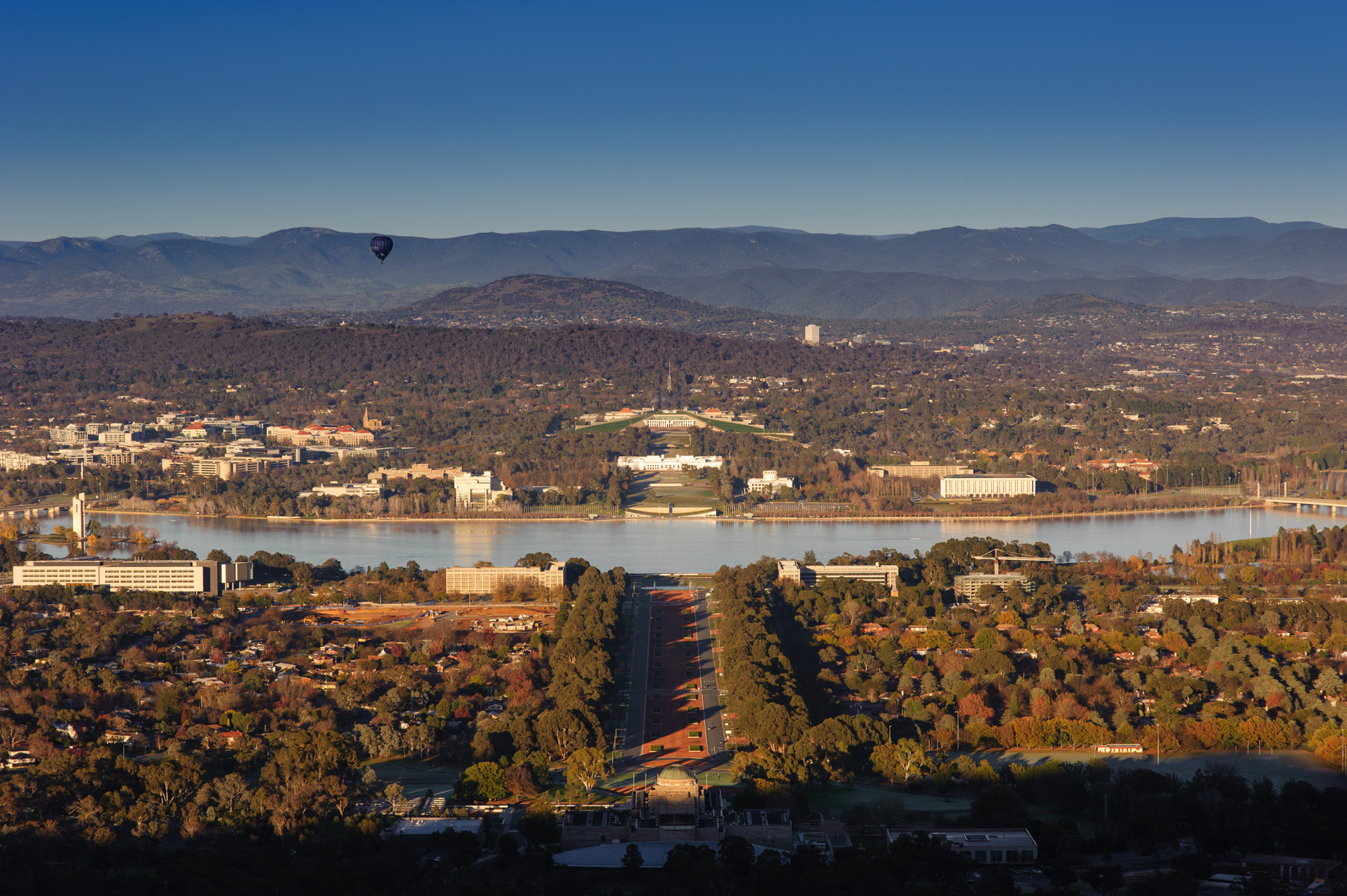 The best travel guide to Canberra